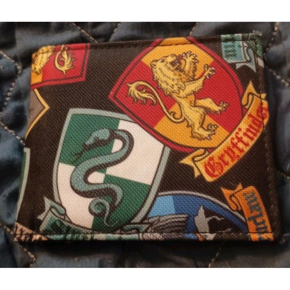 Wizarding World of Harry Potter Bifold Wallet House Crests